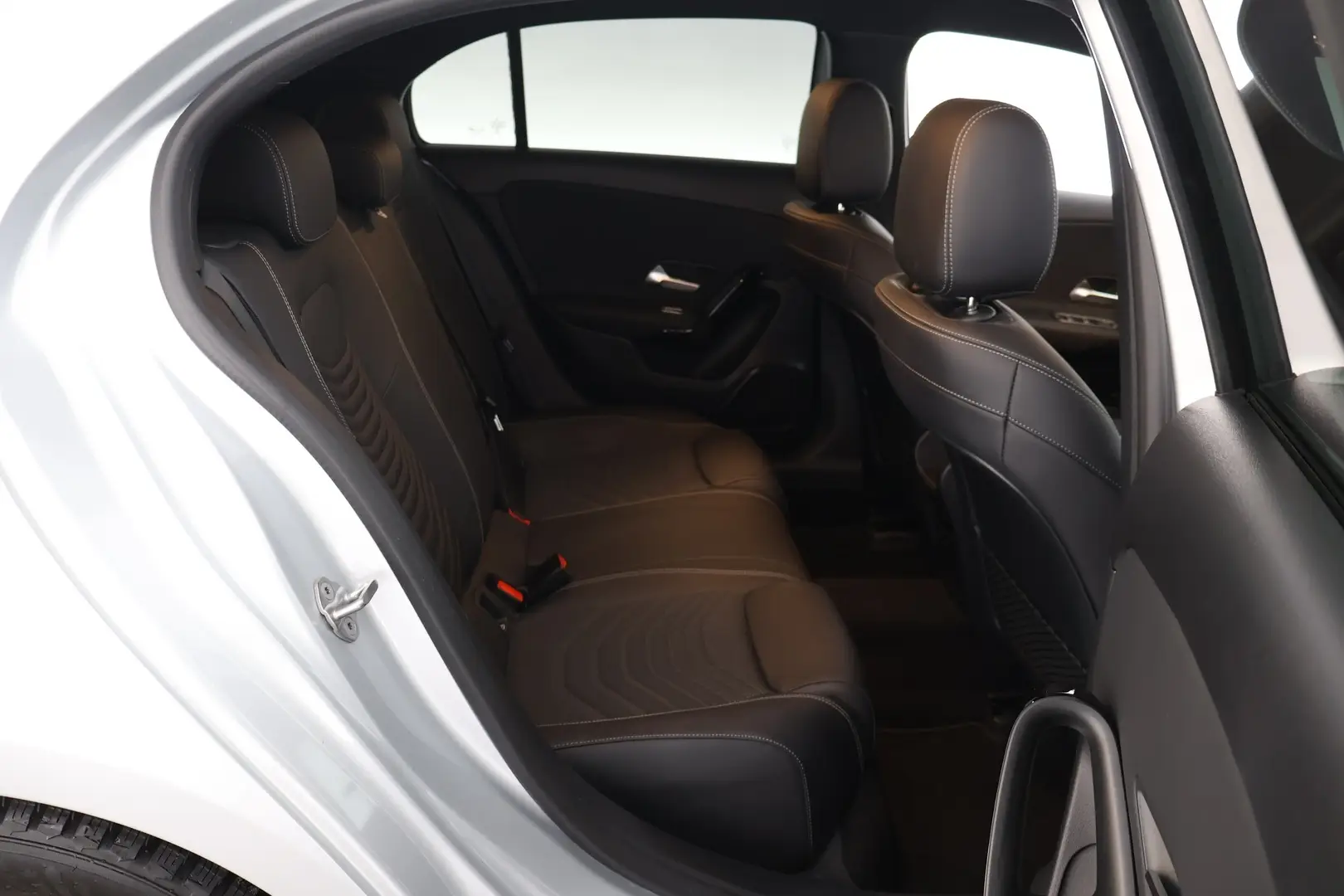 Car Image - pnSsbWm5YQi2TzRG9hQT7