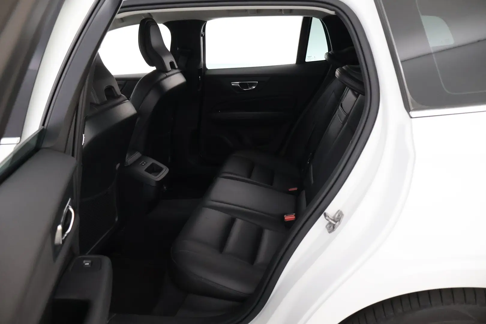 Car Image - 2SdPEQC1UwNLt0xIjPxigJ