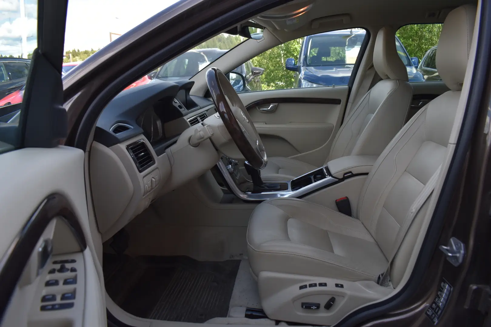 Car Image - 1OKxRQtFtiOLdXLsXKW8bl