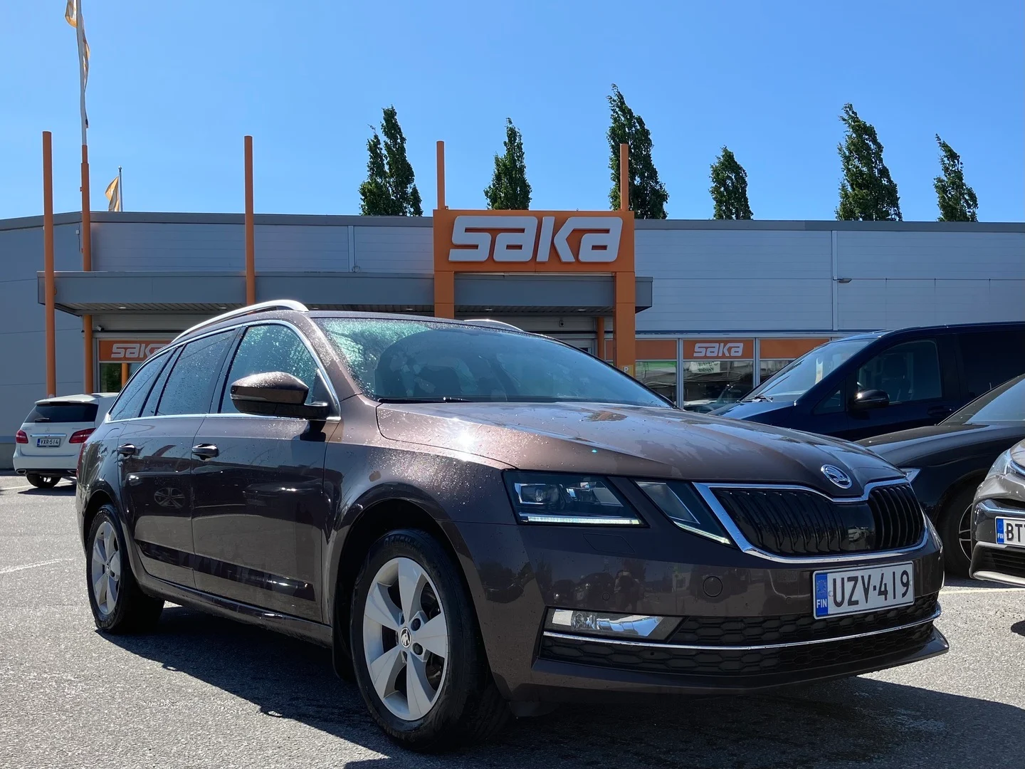 Car Image - ax1kbt9pET5mWjAp3eVt4