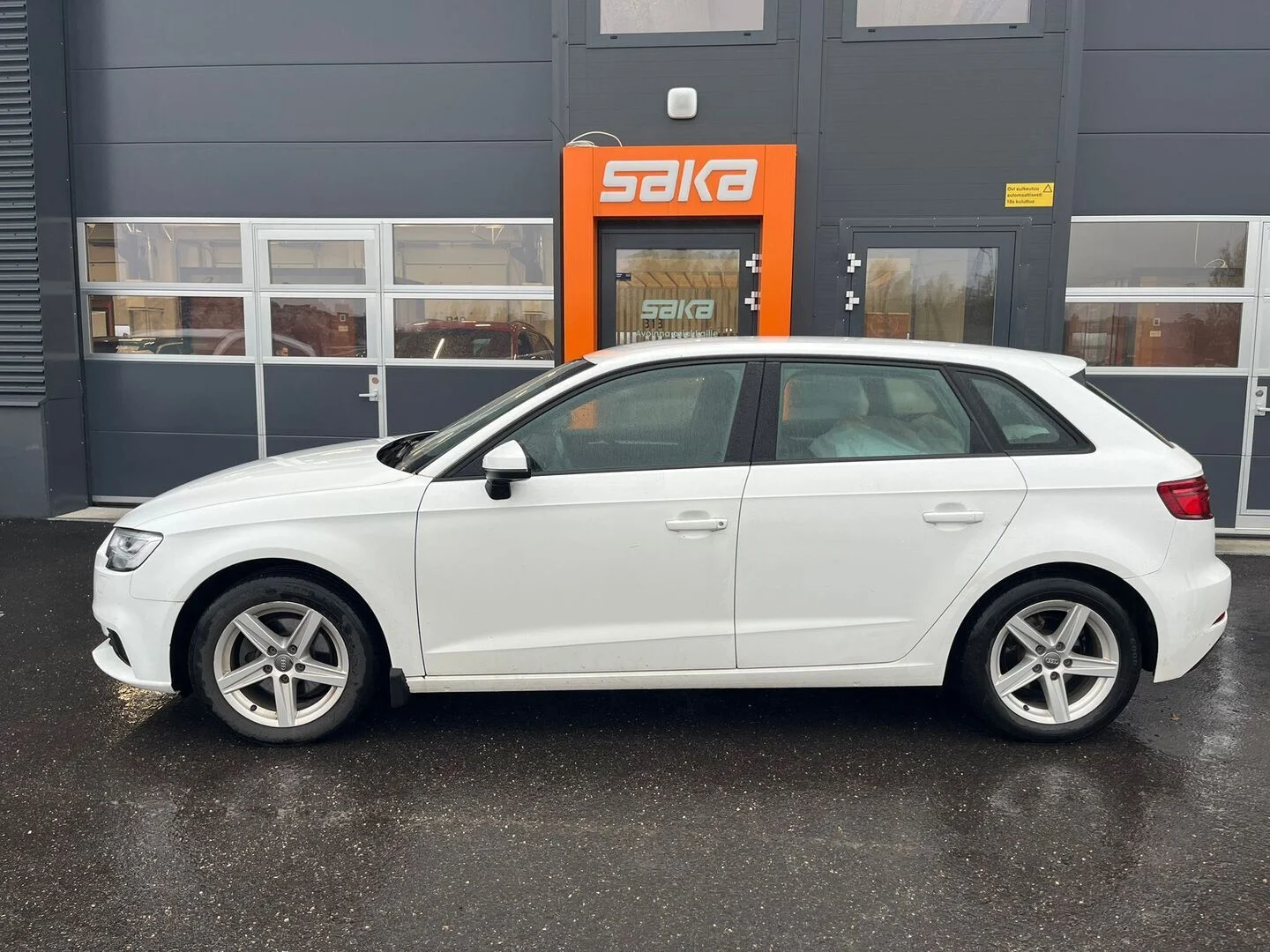 Car Image - 3ny1a72uWKQsZQ4IFMAeFN