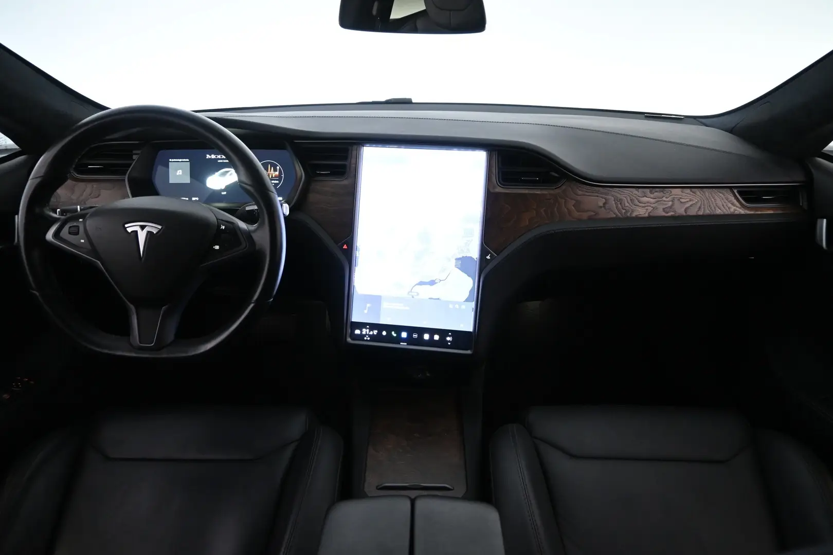 Car Image - F6kS5F6dpENu6hrT5CmWn