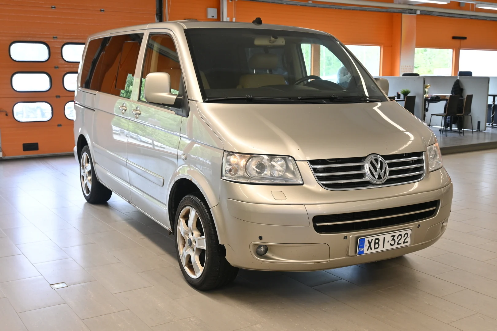 Car Image - 7LkwnFZUt6aSvB44ZIvJX5