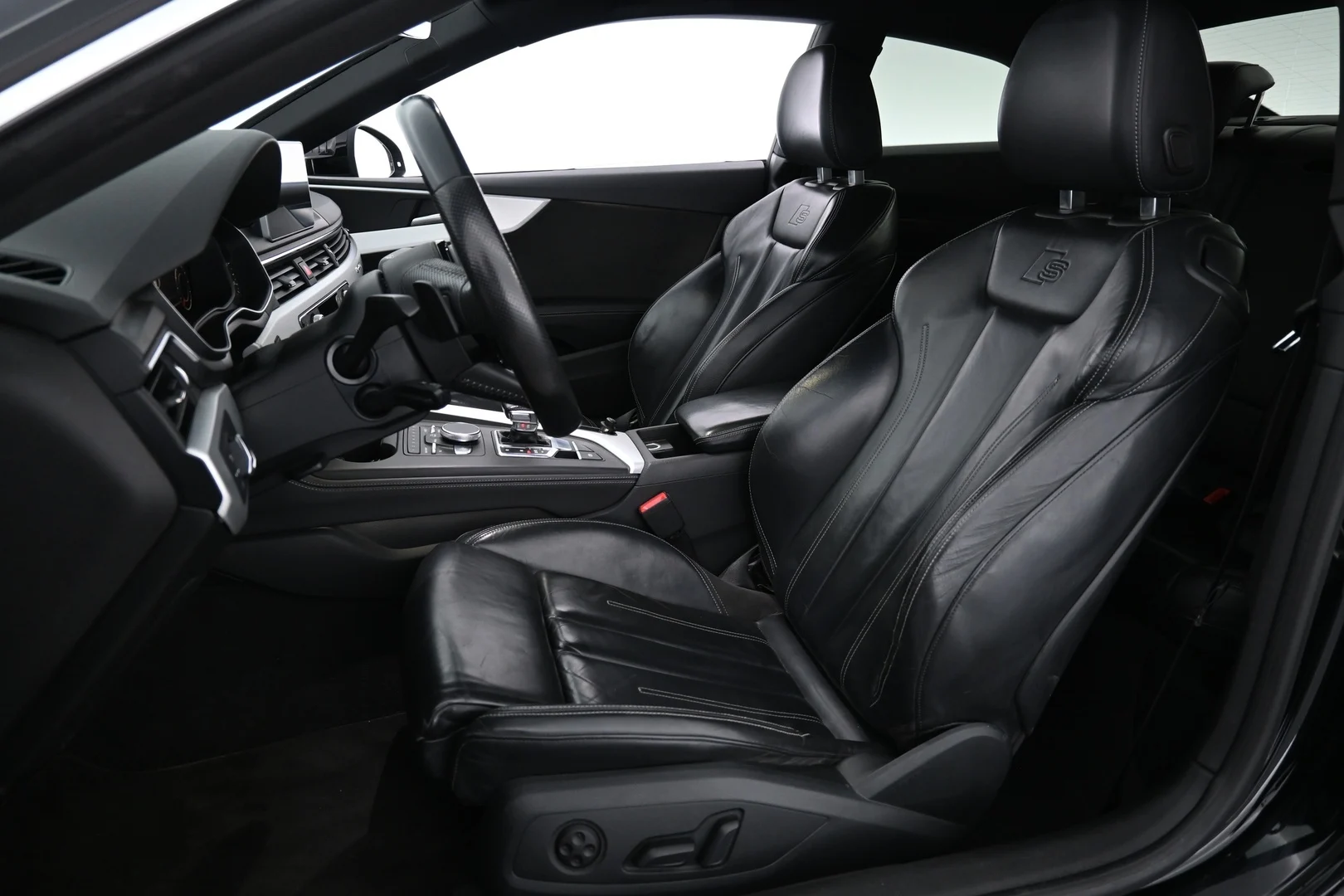 Car Image - 6TQlLY1hvzzeoMHQc2jJX0