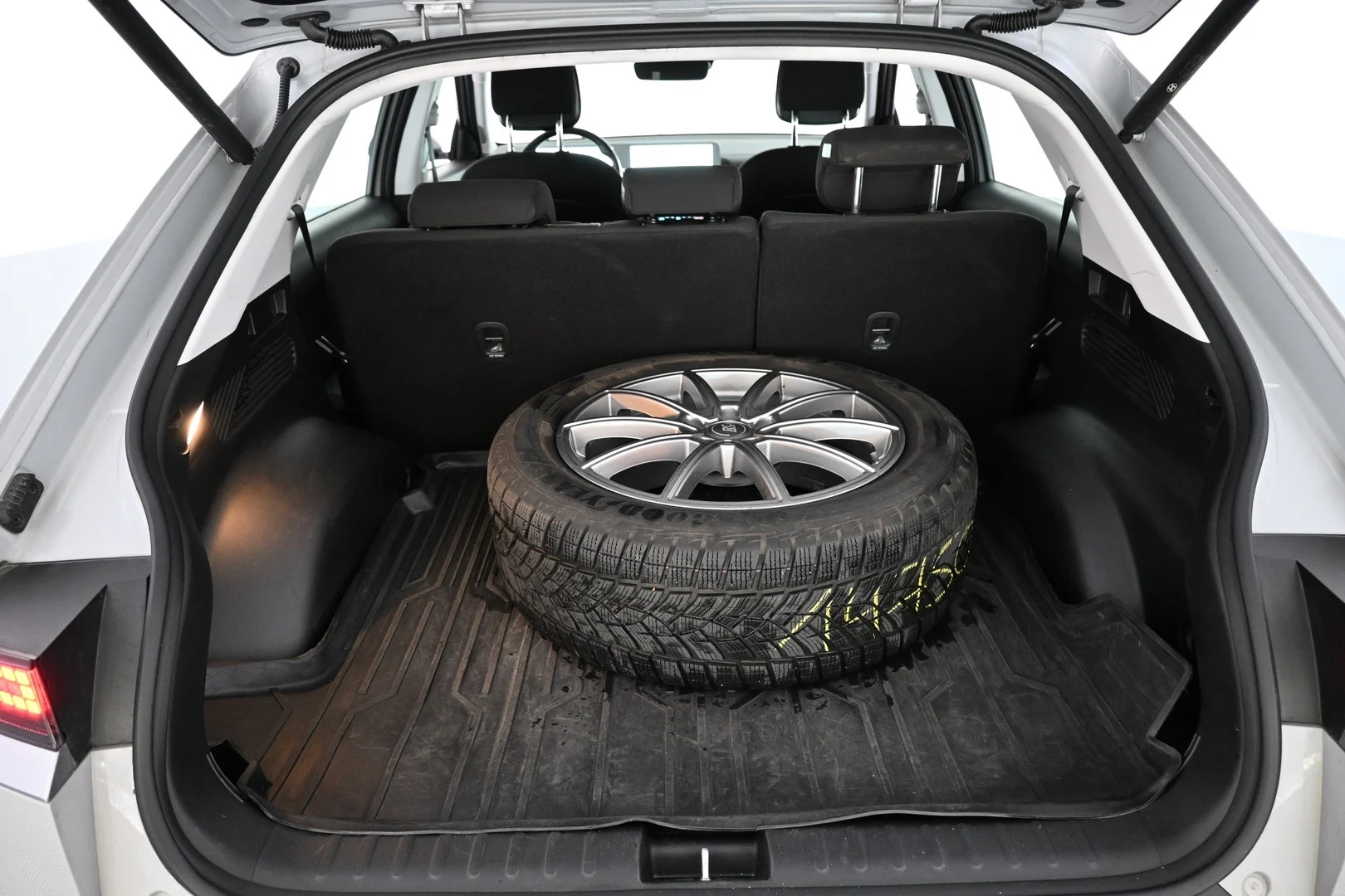 Car Image - 31eEivaXO2BBf3rYcwBxC6
