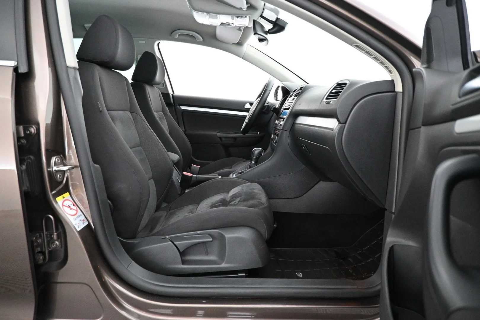 Car Image - 6Nvo61IOhbCqdvRks9lfdB