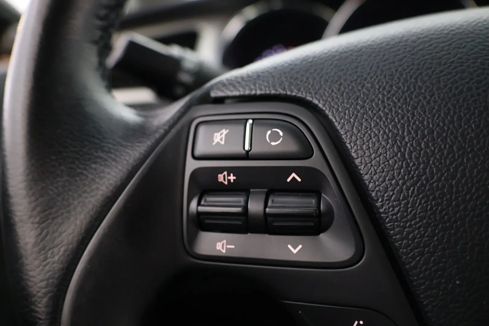 Car Image - 6TPPFqxEIFLxKmbsjwVj6u