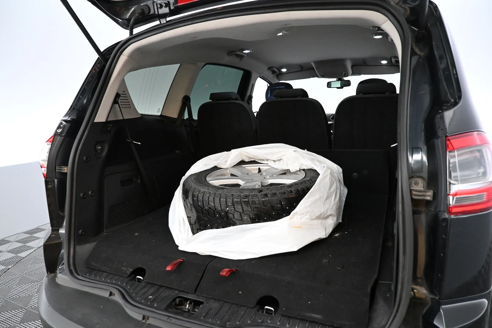 Car Image - 0j47KMCUyEObXx3jVf4Tu