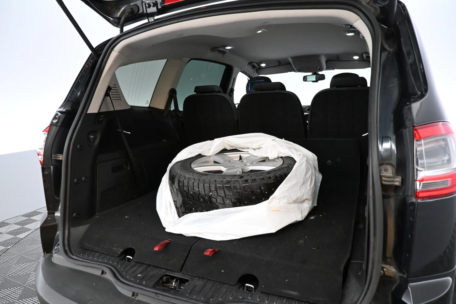 Car Image - 0j47KMCUyEObXx3jVf4Tu
