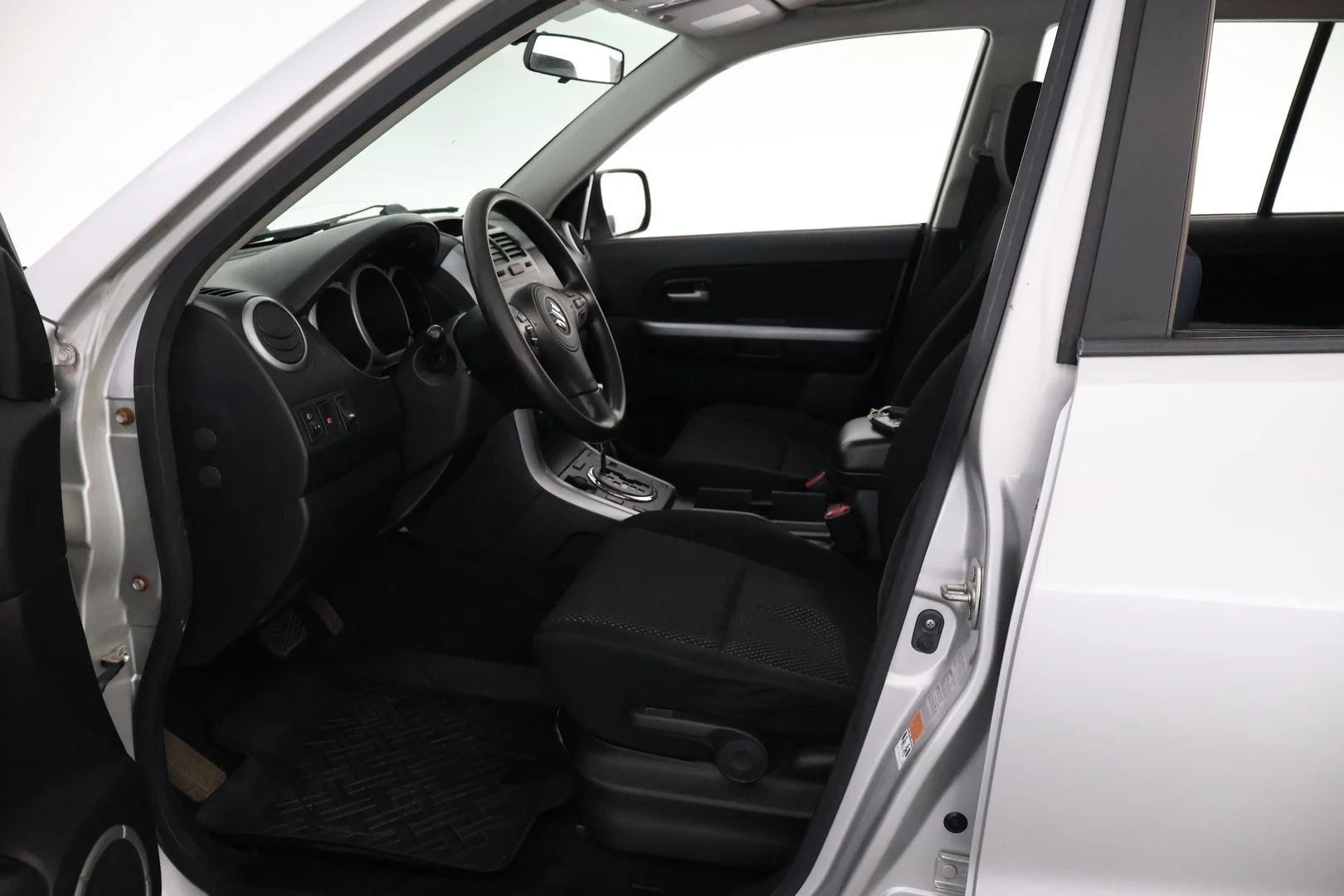 Car Image - 4P6E8JVyfutr3nJwIBJSvz