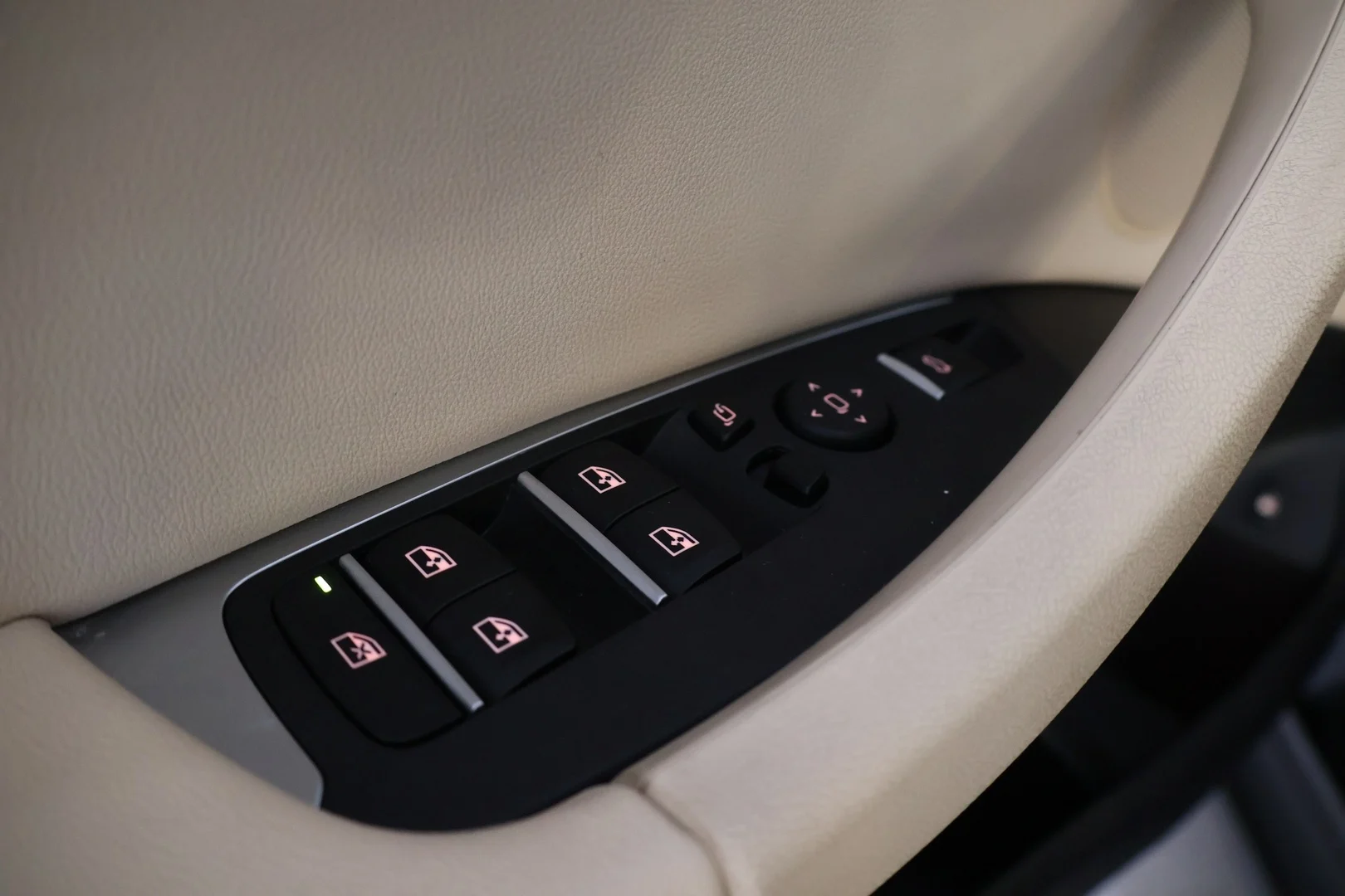 Car Image - VJ1n2UmIDqIPLtmAGFjMp