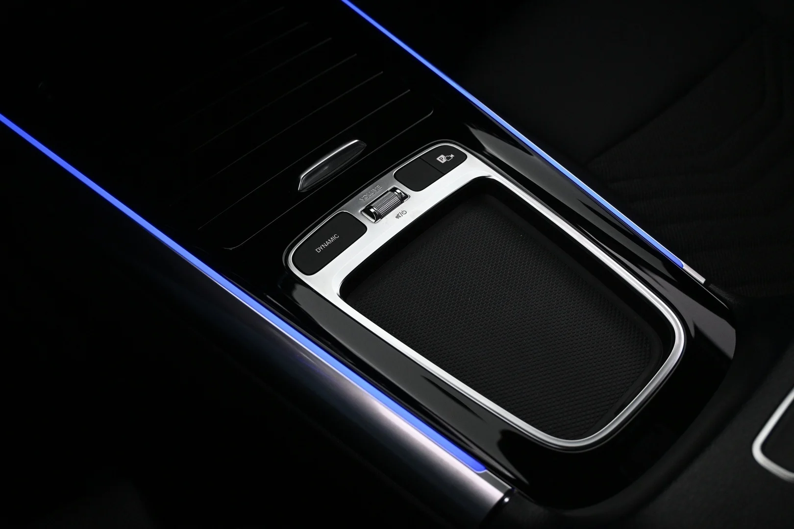 Car Image - 3TakVnT30lBkJzqqQH3KrB