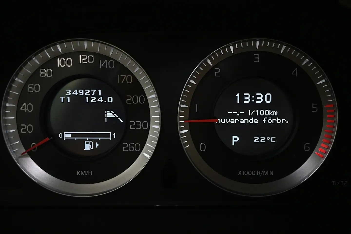 Car Image - R2KSfvElTjb00cxCRcUvg