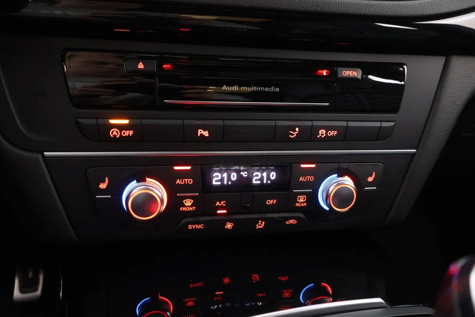 Car Image - 1KIWYy40vI8KJe6lNGoldi