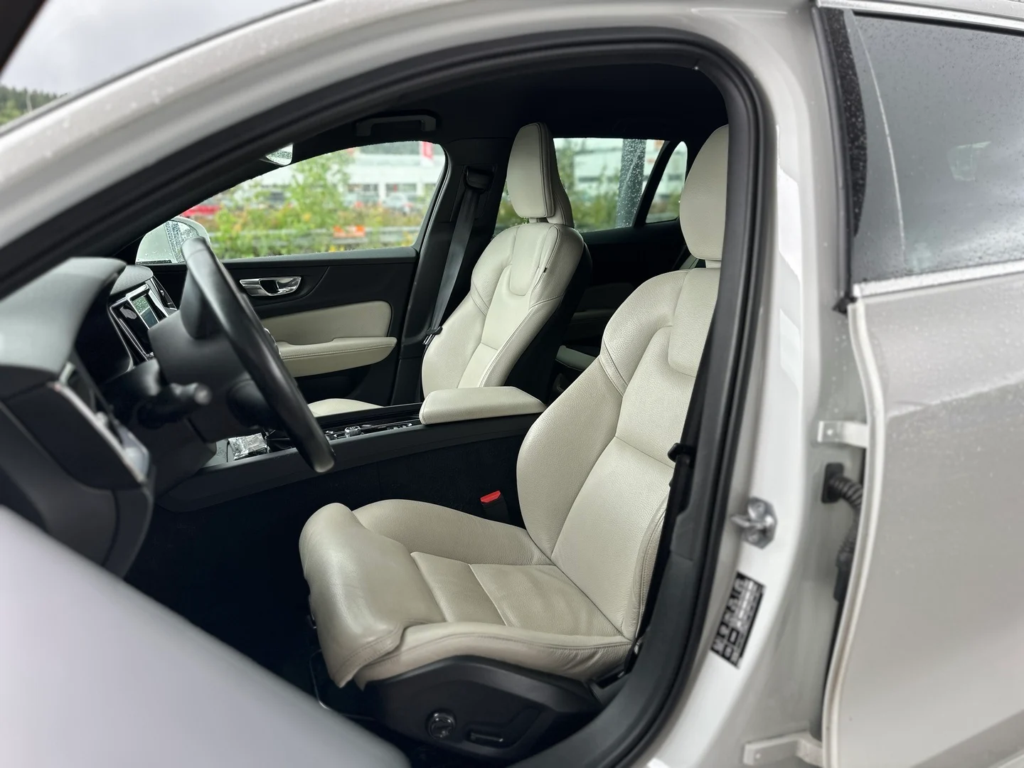 Car Image - V7PkWnvIcc30MBd80afUO