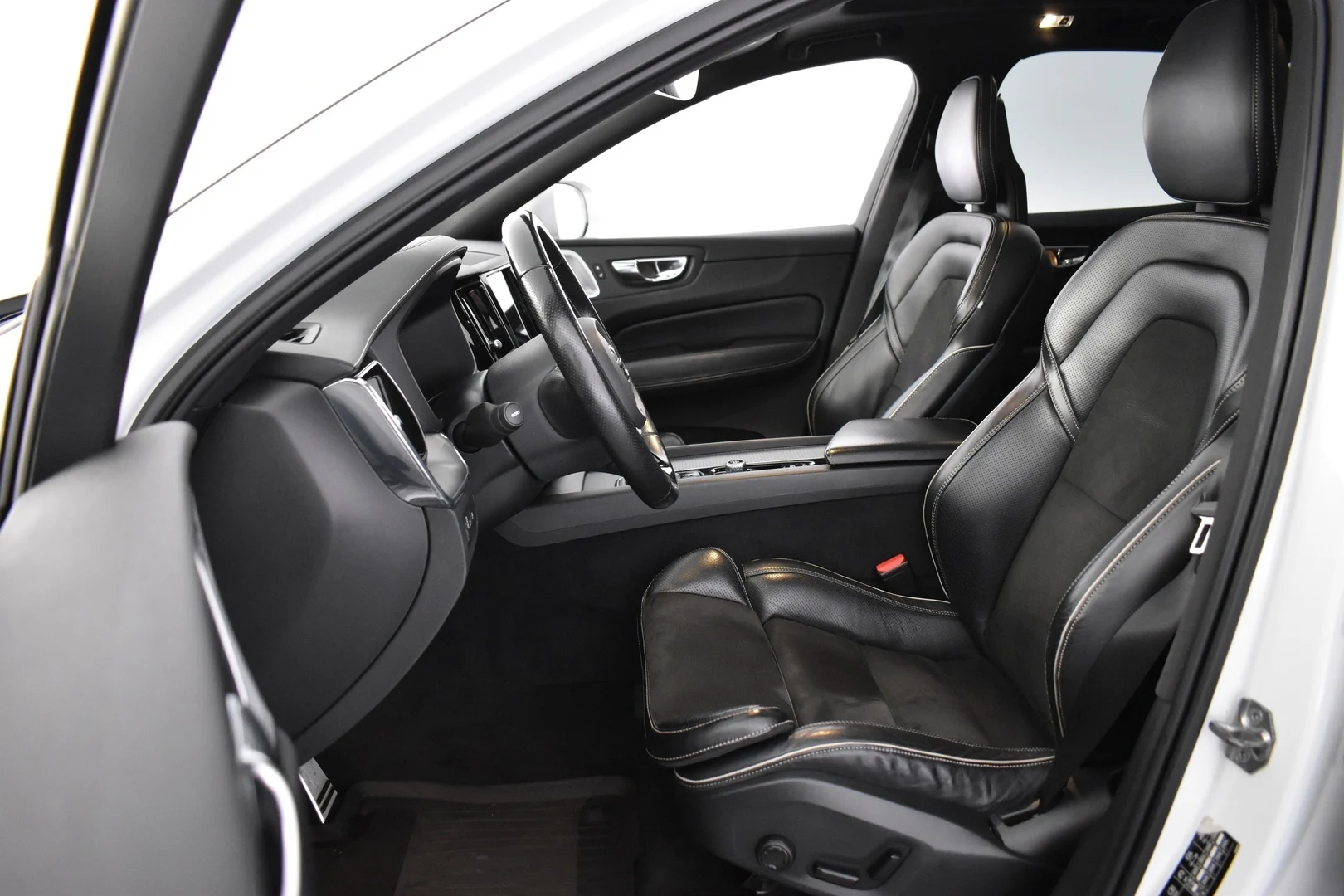 Car Image - 6N4sV2mWF03QMU0D5fXi7a