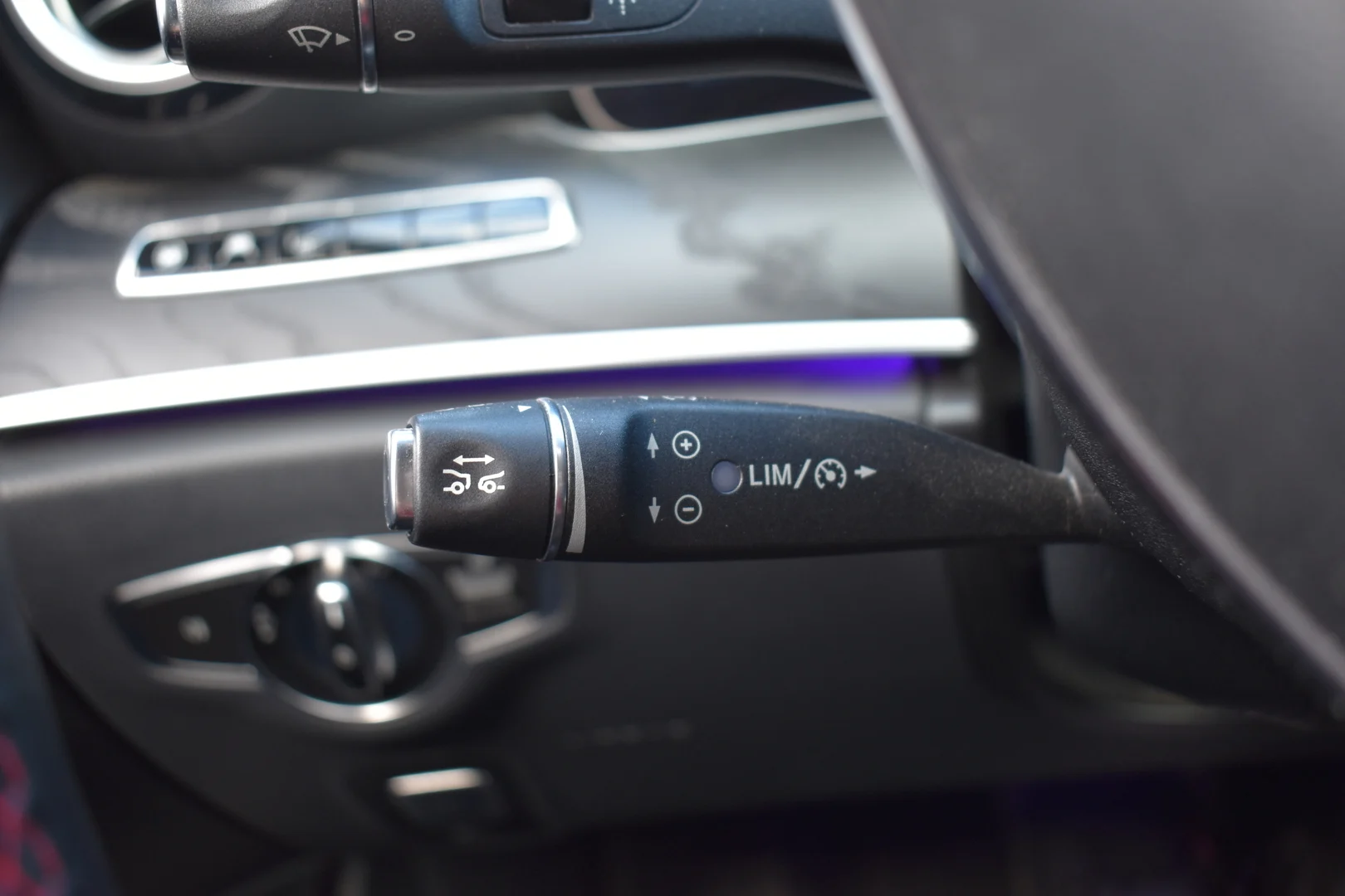 Car Image - 3S6IUm62X34fzaJ5h1Z4lR