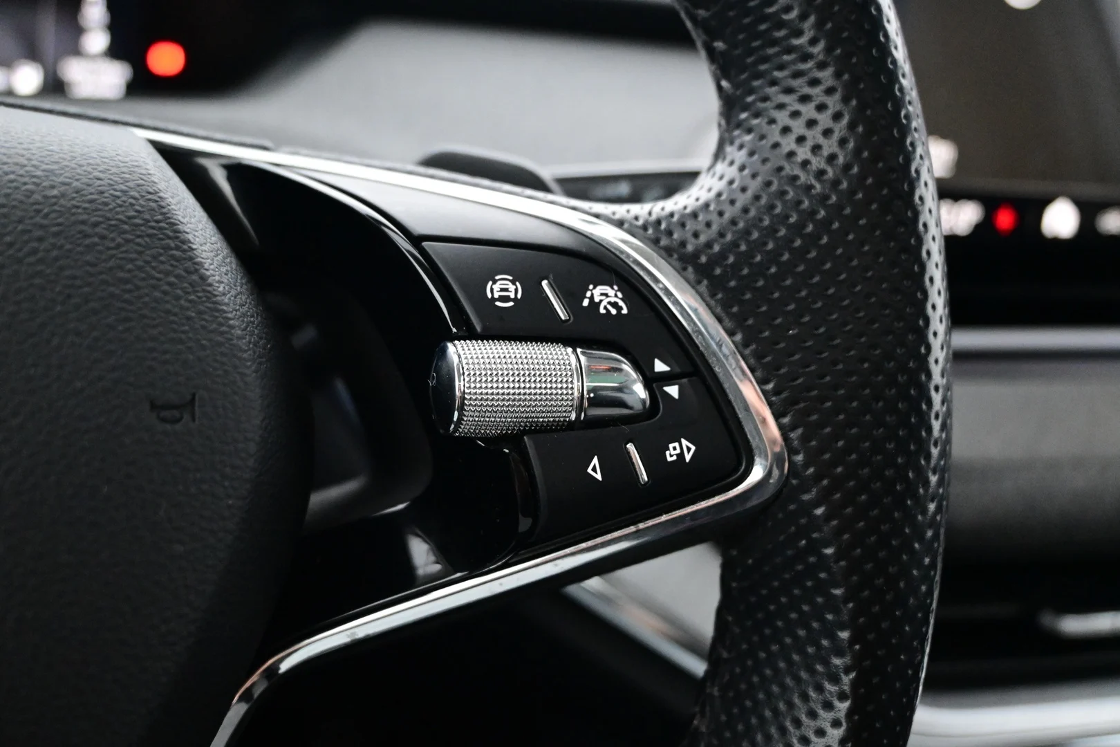 Car Image - 5OruXhWb8DyfR93AGCXmi9