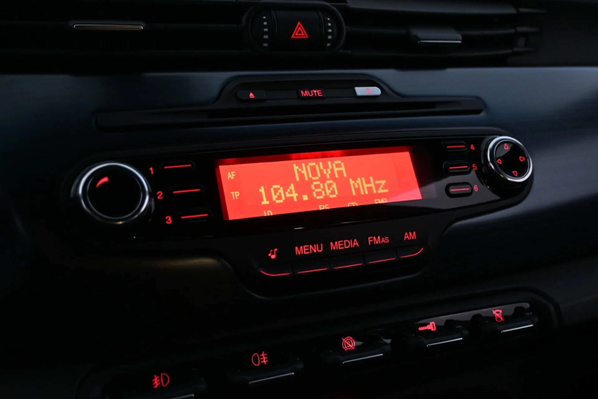 Car Image - tG6IkYX9dTw1M82Vvjk5x