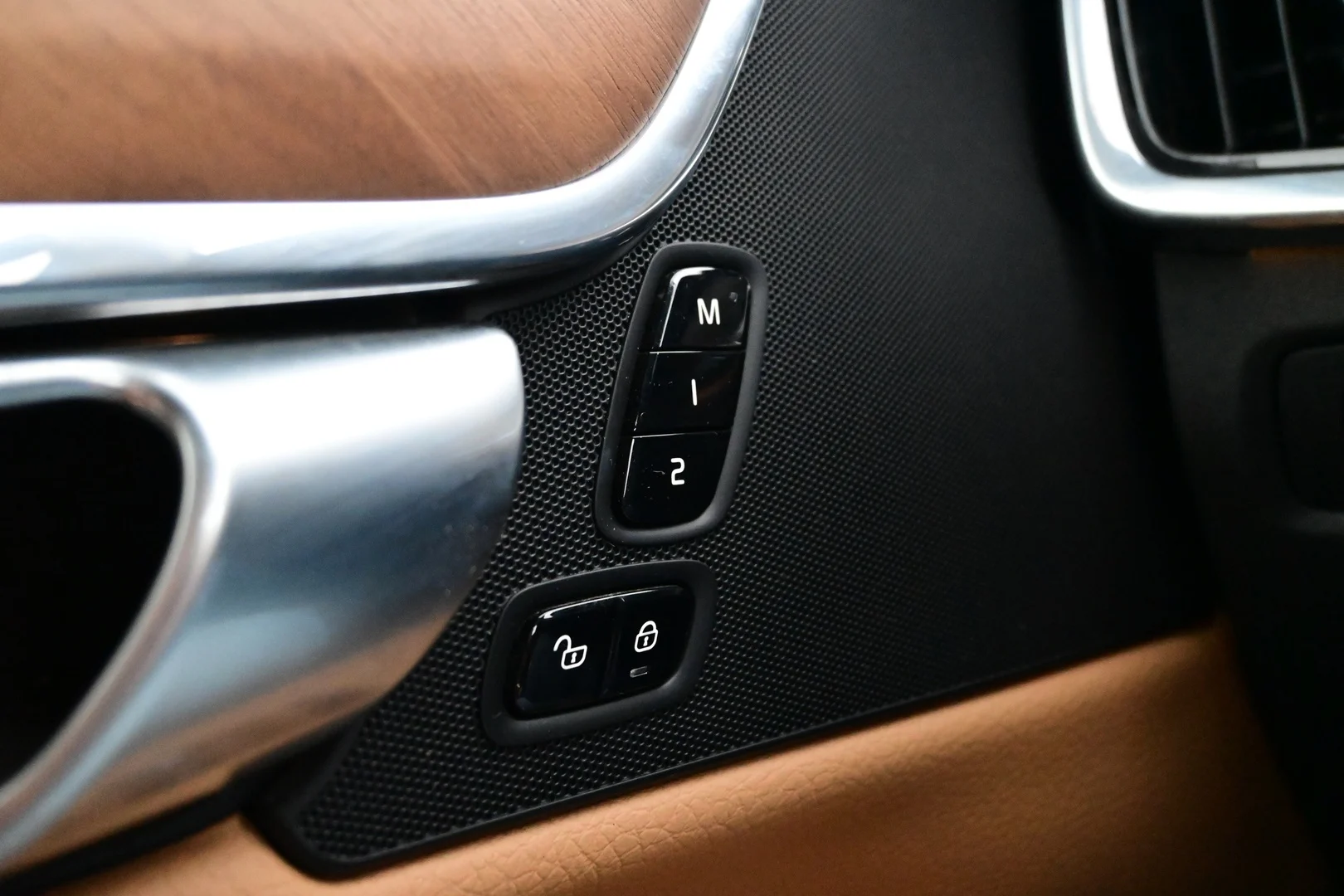 Car Image - 1BOHu70NoAsbh84xGIKb9J