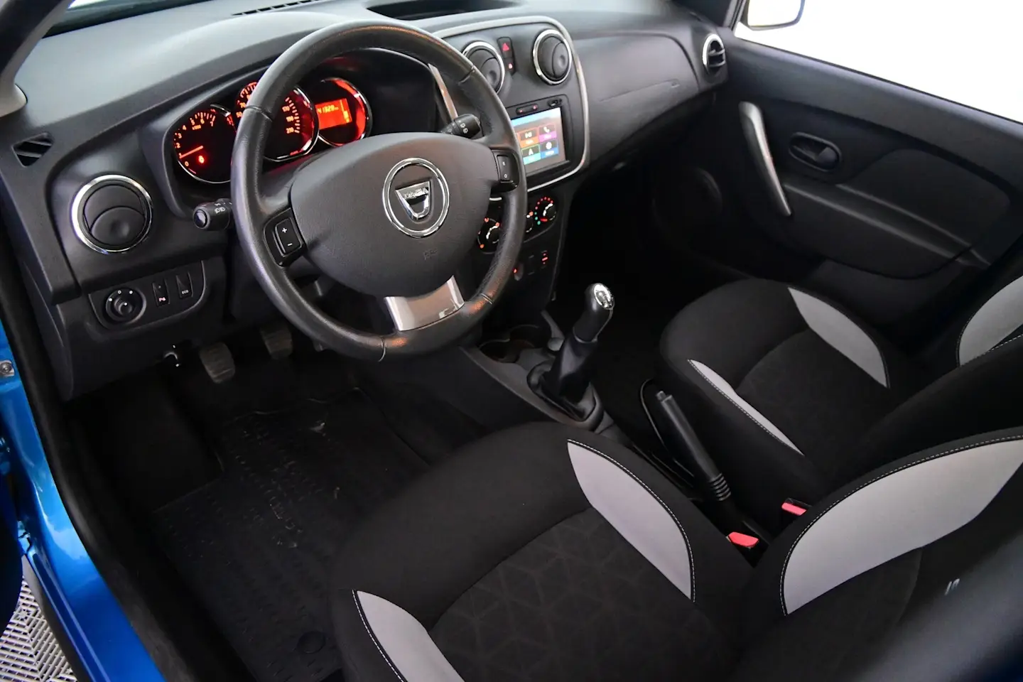 Car Image - 6E8gCi3ved2tRo4gamEw7R