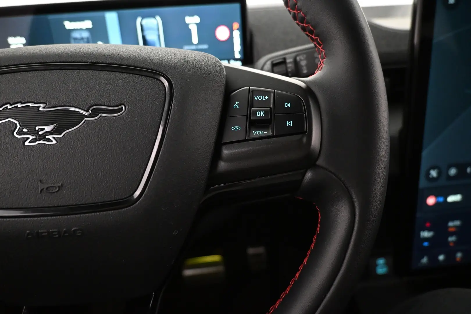 Car Image - 1NraV1Q9J7hf1UouATpsP6