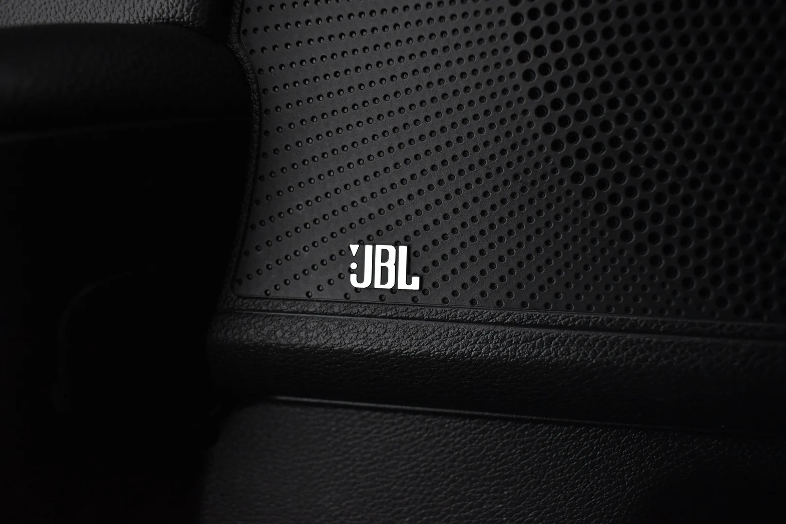 Car Image - 6NX3I23mpQhdqAxmDGZZxG