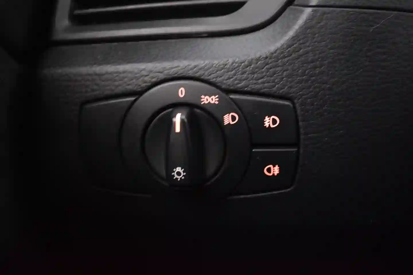 Car Image - 4nBsqiNdIBJt220qY41Tkh