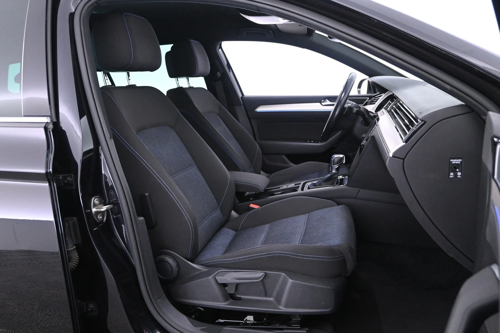 Car Image - 69h6LhKB4OSAn21xlporLx