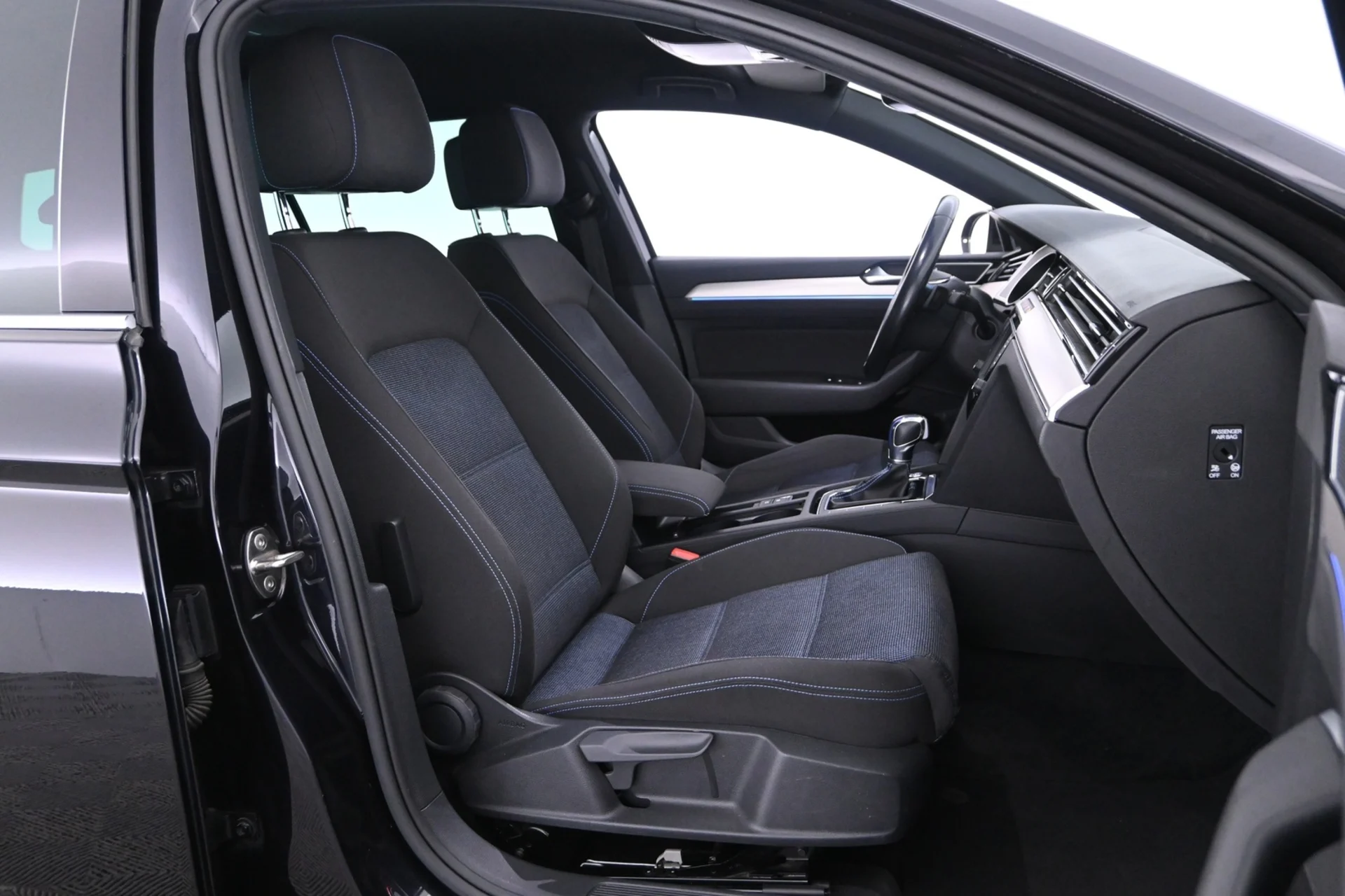 Car Image - 69h6LhKB4OSAn21xlporLx