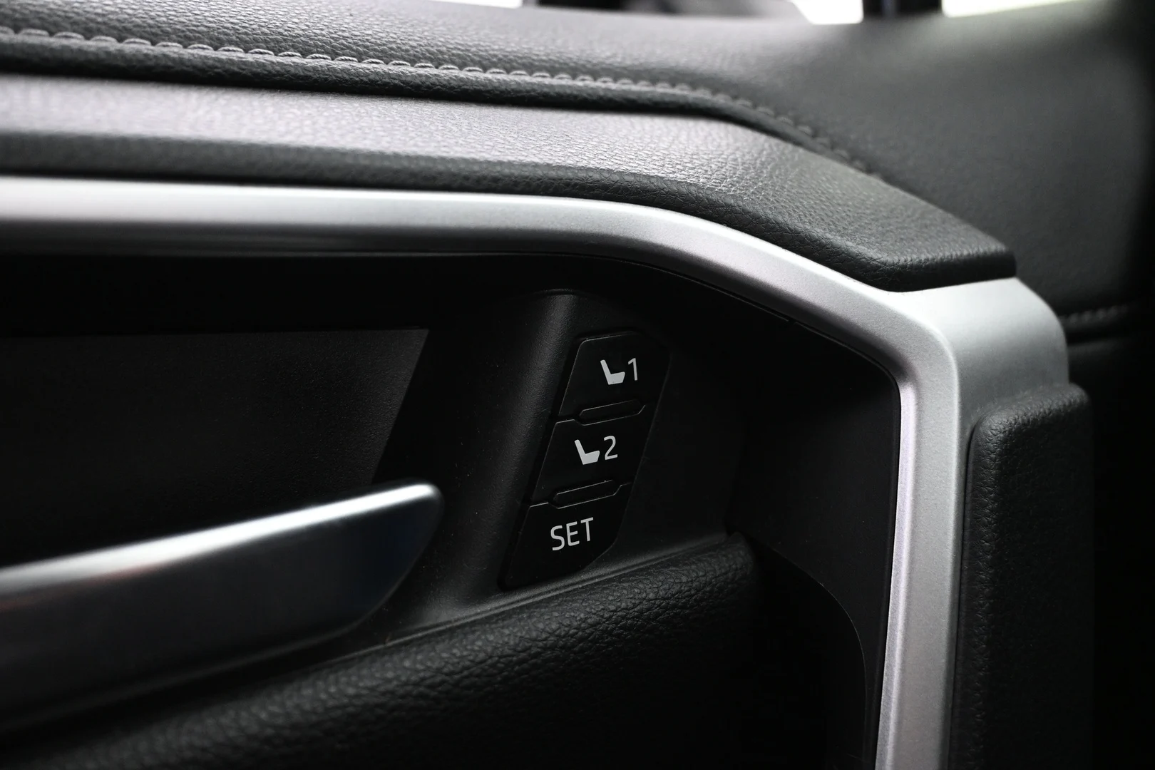 Car Image - 2WxJwRfhqZlhnFwJi2Y3m8