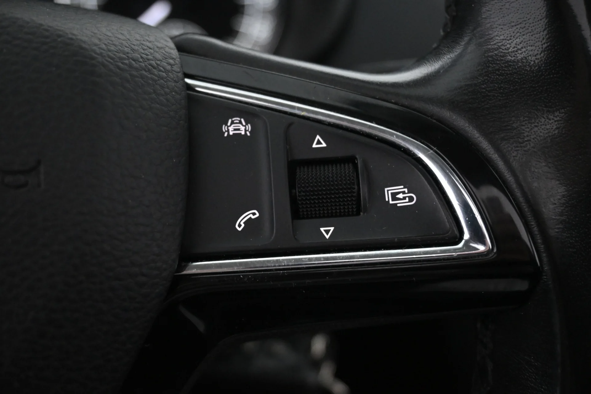 Car Image - 552fj31BgkCTAnbAlvfQiH