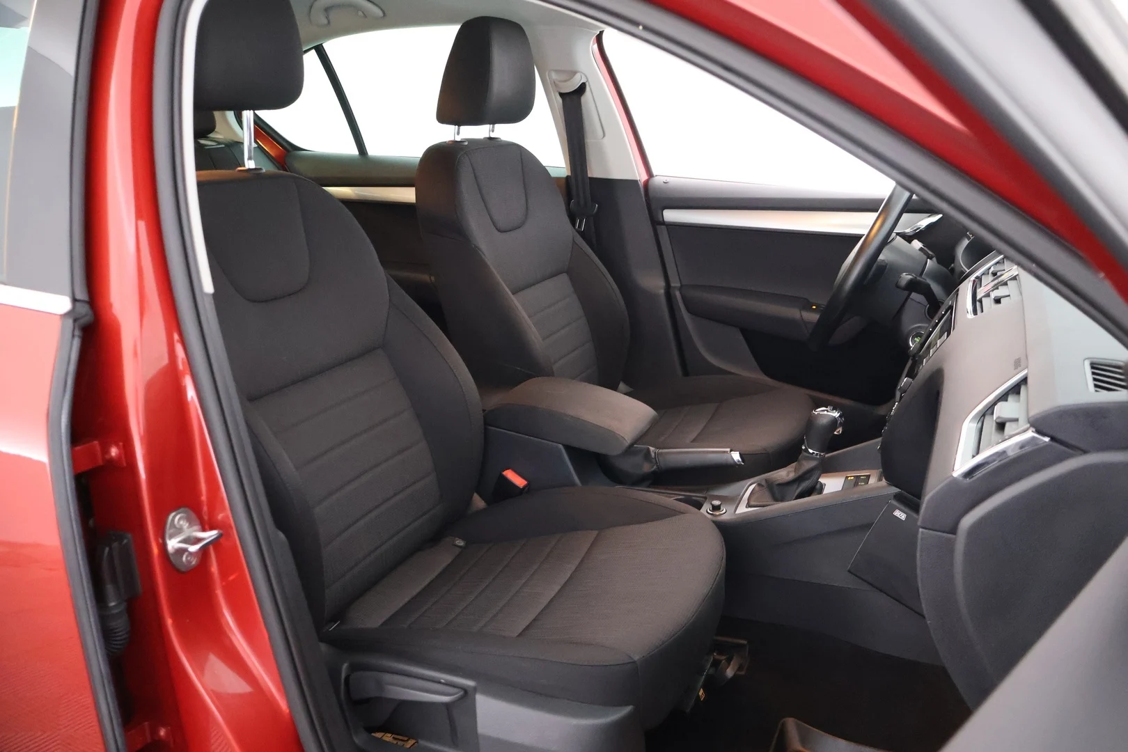 Car Image - f6SNOiyBoAk4qZKX2TGPc