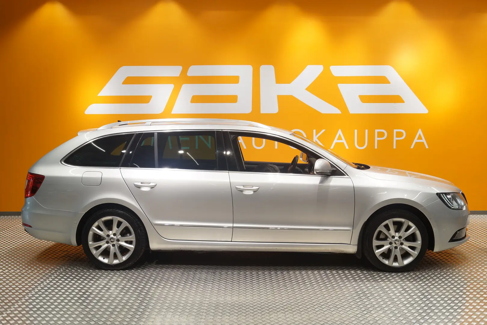 Car Image - 2lvbaMlJa7UQGutyKdhT8W
