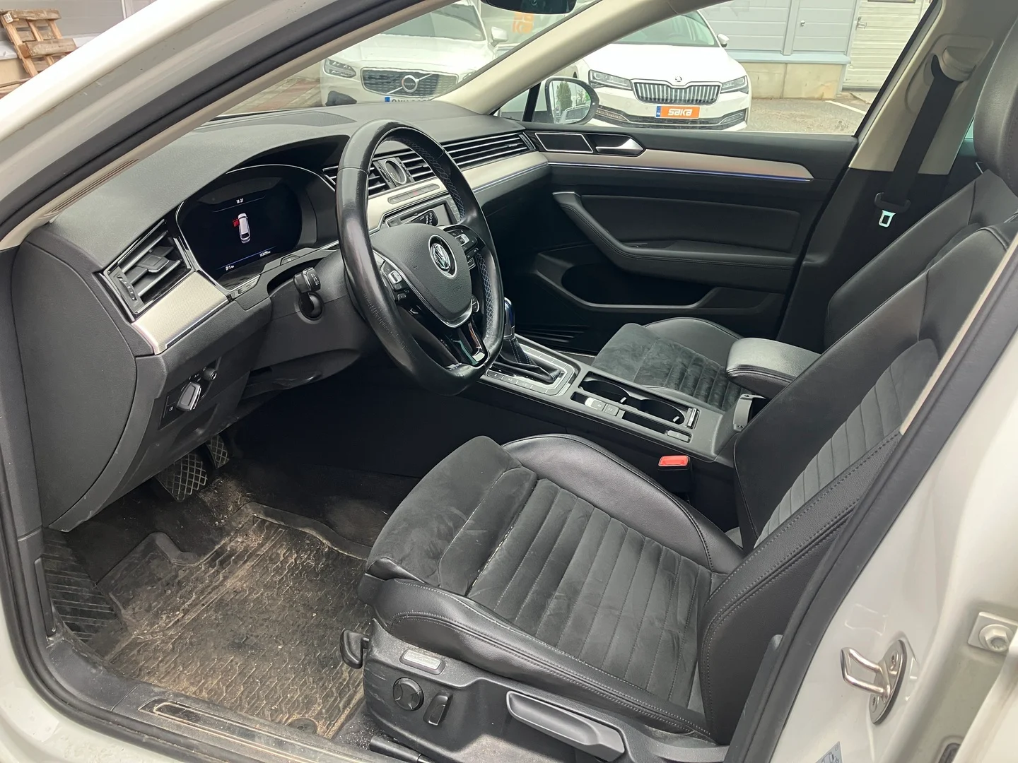 Car Image - 6cXqbuB4zRpYyY6Ktd89J5