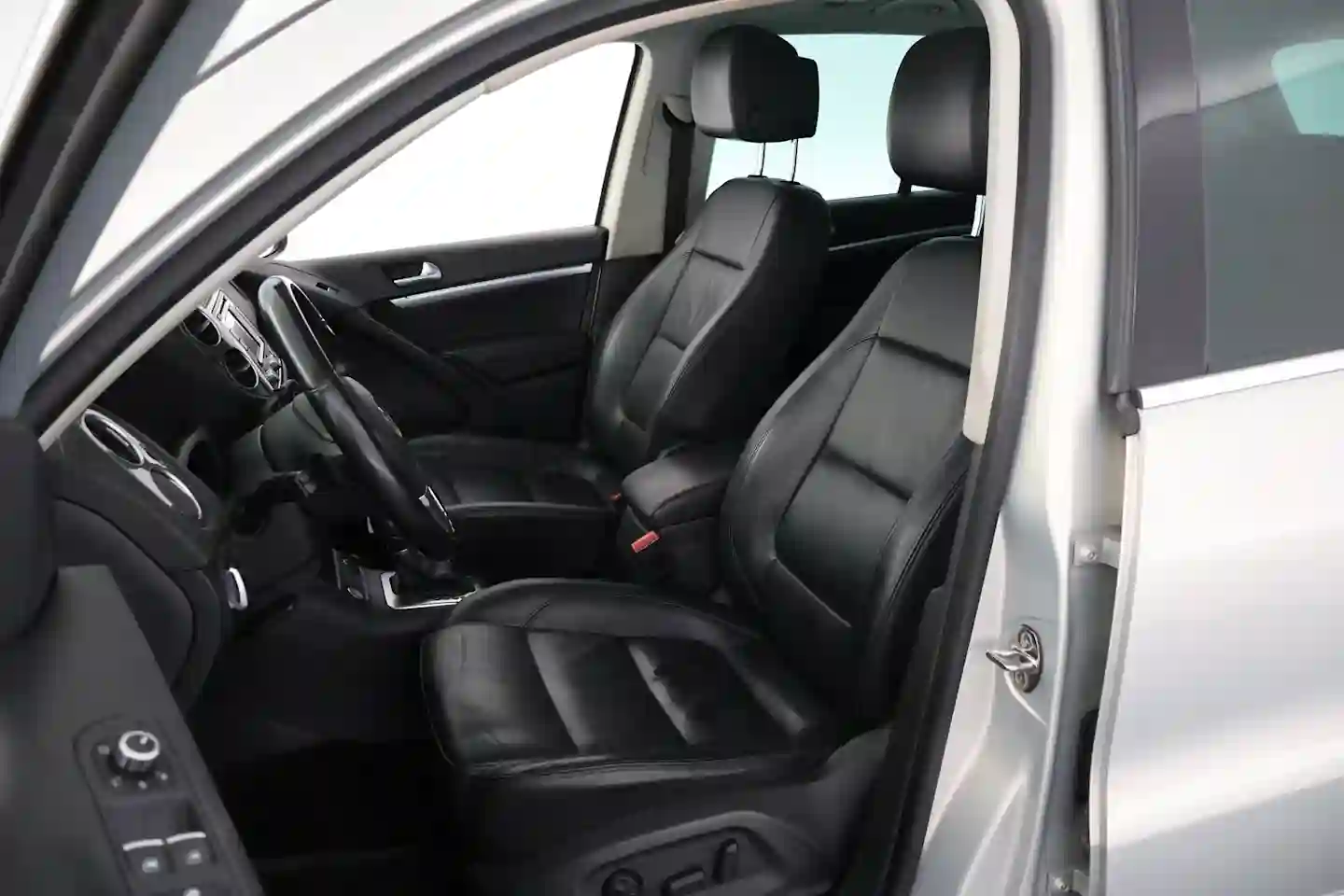 Car Image - 309mnchTk2vuSPaSA9E93