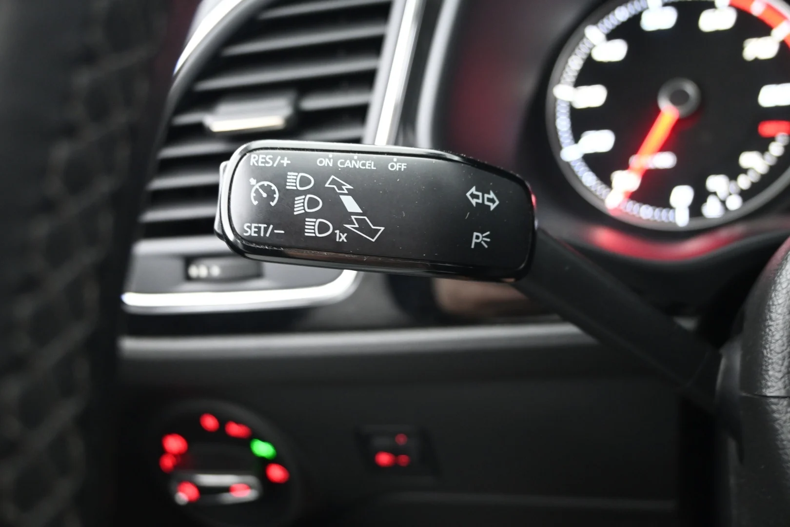 Car Image - 6UvSLDv4VnoxgxUdXFk1hZ