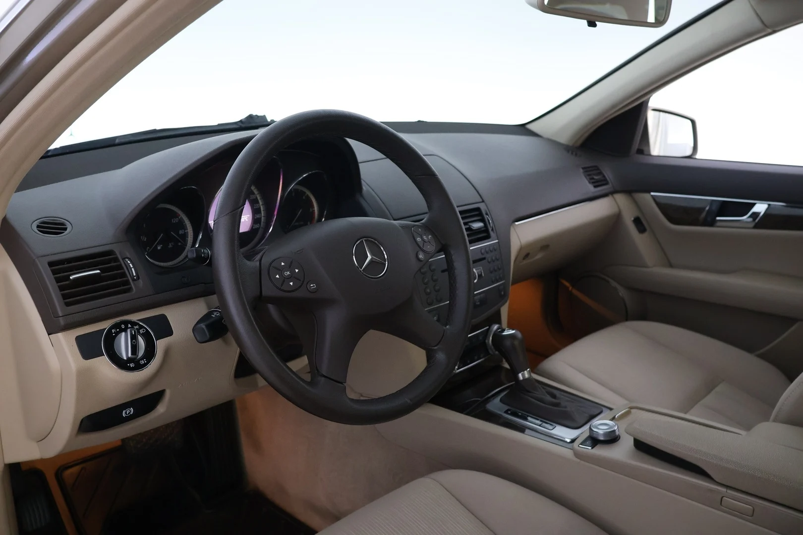 Car Image - 7zjQ7kQLMRtzqLKSXGvoUG