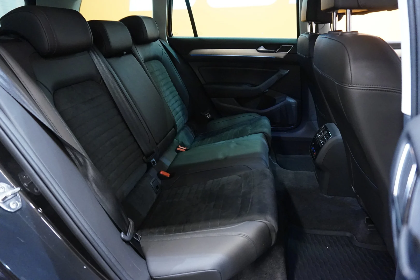 Car Image - h4SpNEH35L6WTqGa37fQg