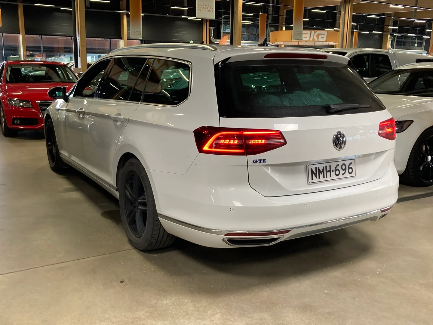 Car Image - 2IS3FFY1dxe6pnnBhLTncI
