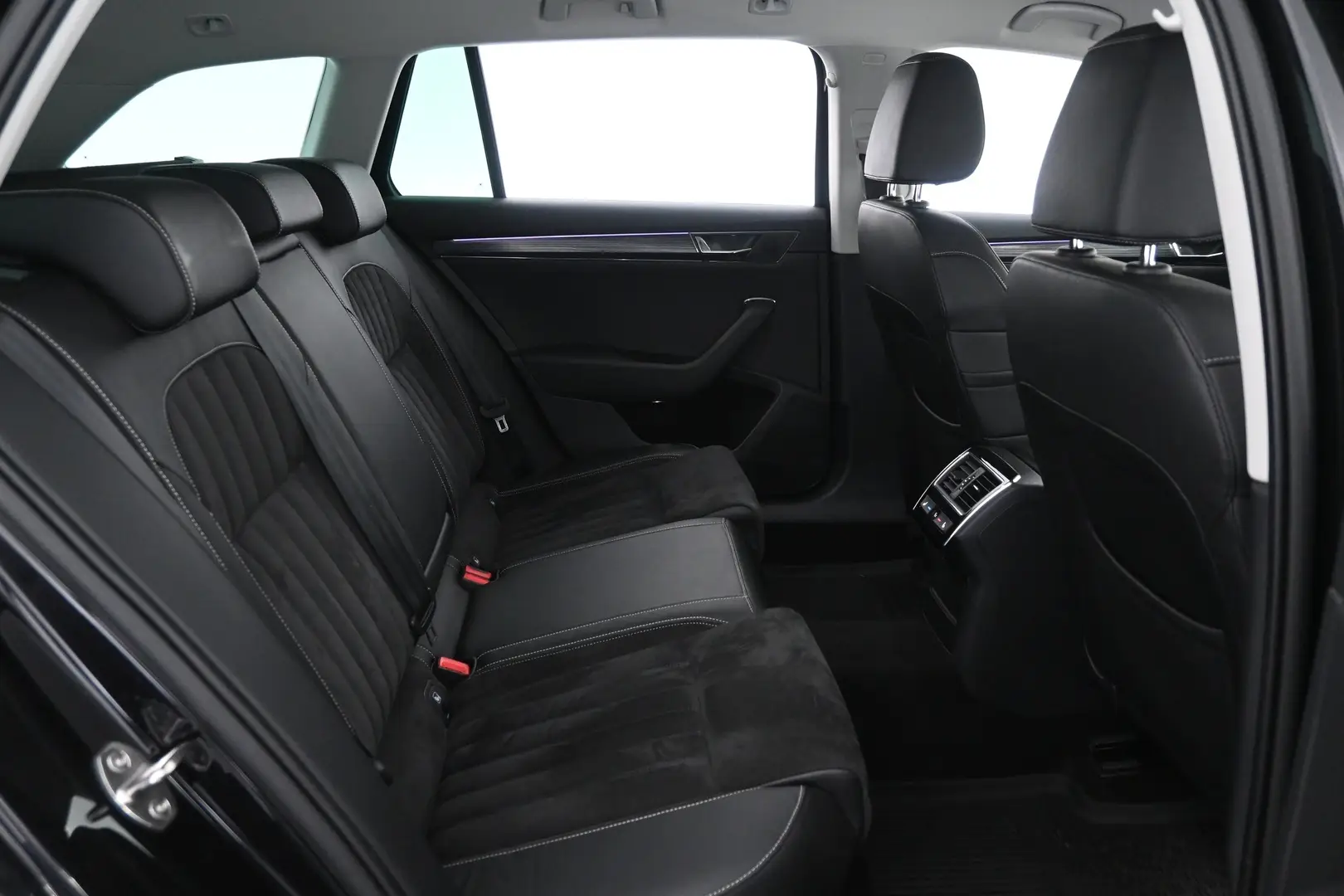 Car Image - zUvqFzreCXsyLiNV7CtkP