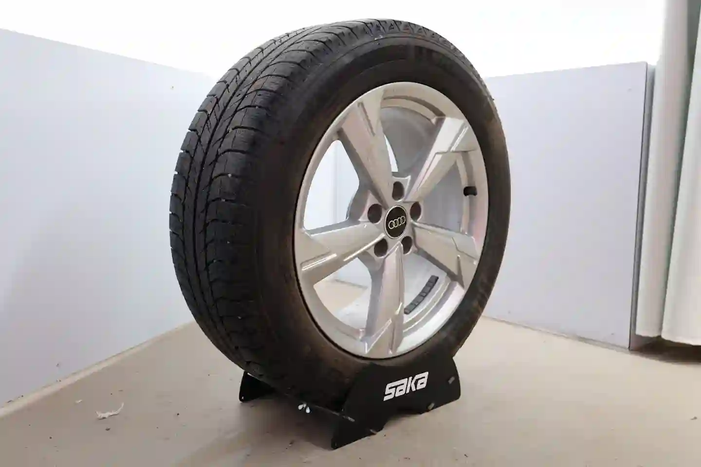 Car Image - 4uBn41JUZuhwcipXenCCeL