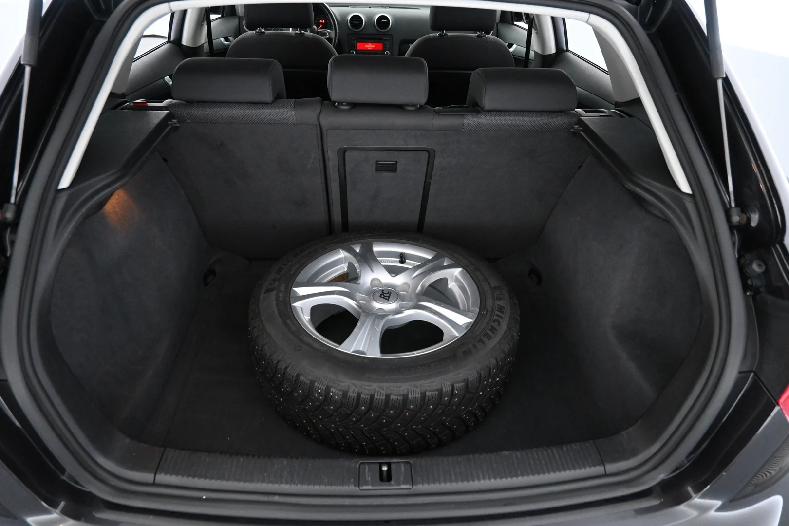 Car Image - 5T6kOyTHHs5vDbzXEMhSTr