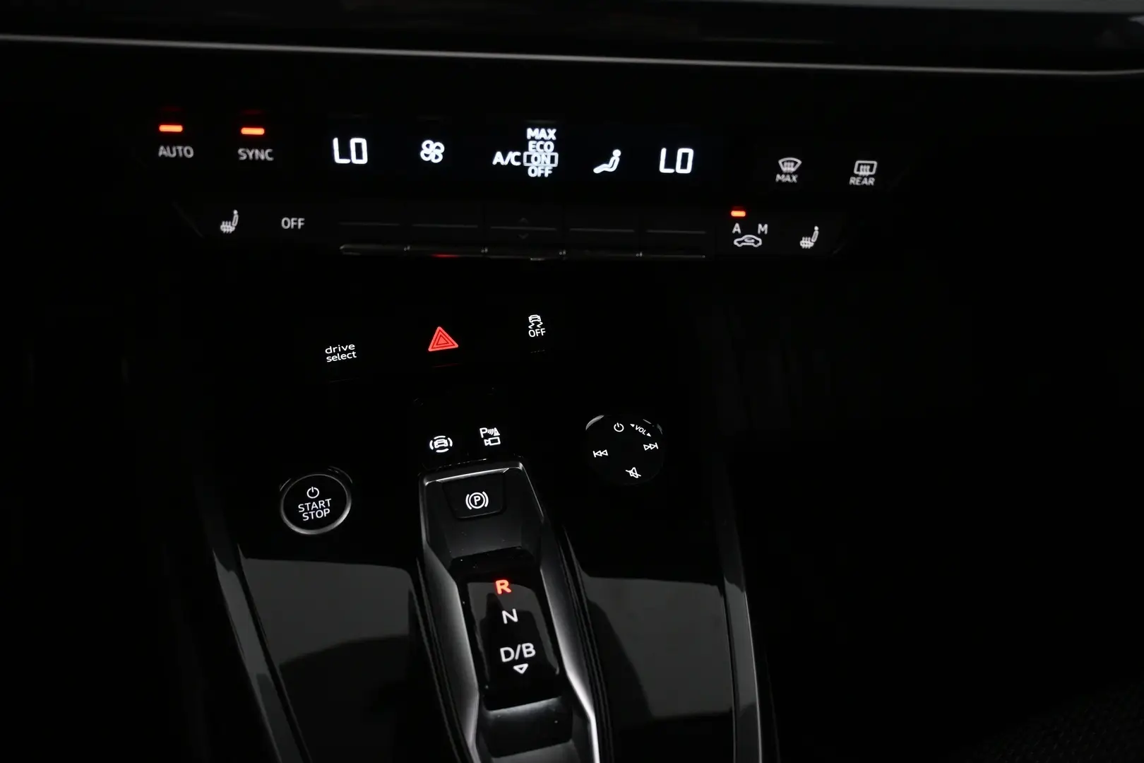Car Image - 3VK1ATdLSsAztFyNniQLv4