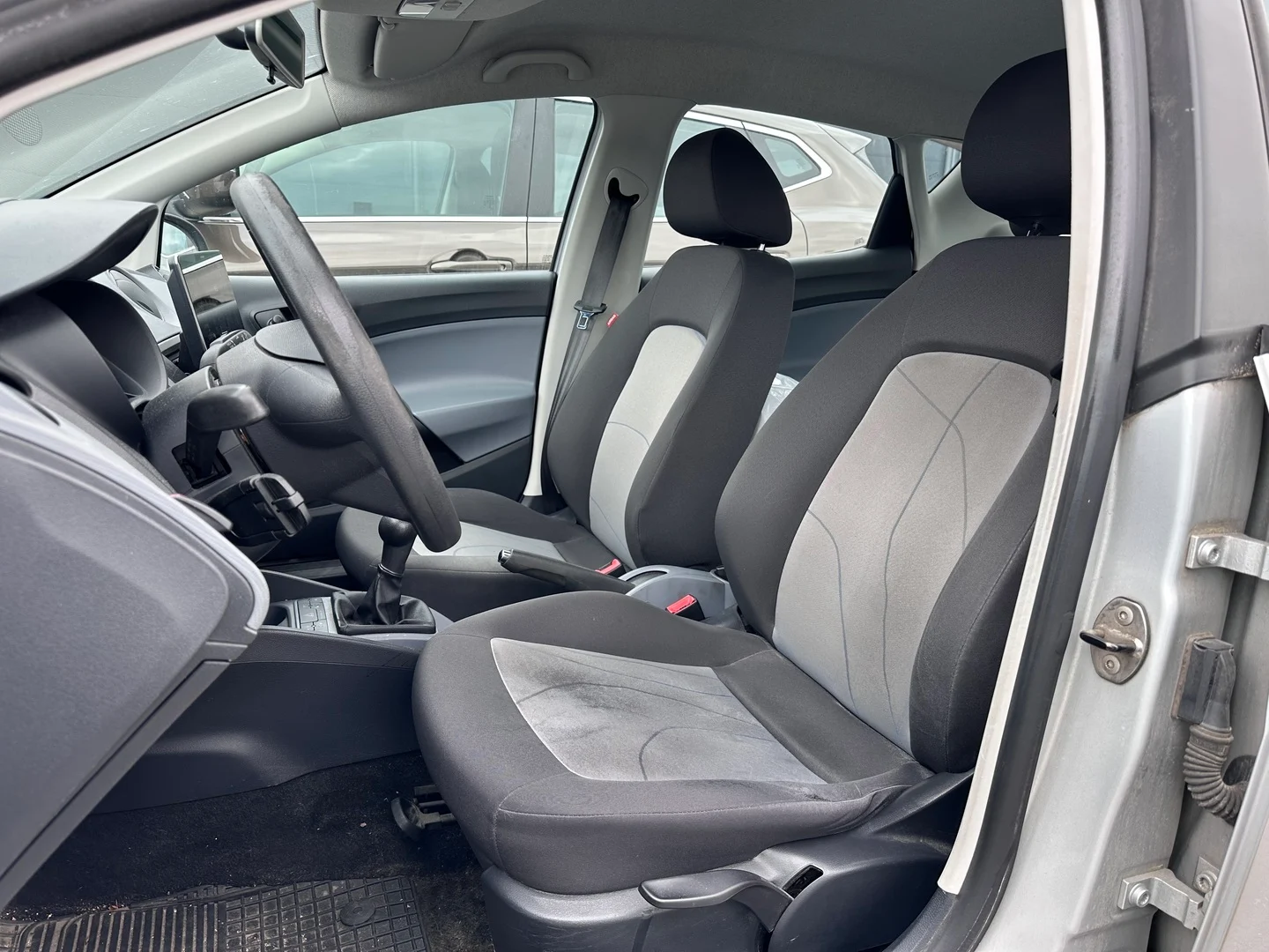 Car Image - b8CbbGdOe0flt0HD6UtVm
