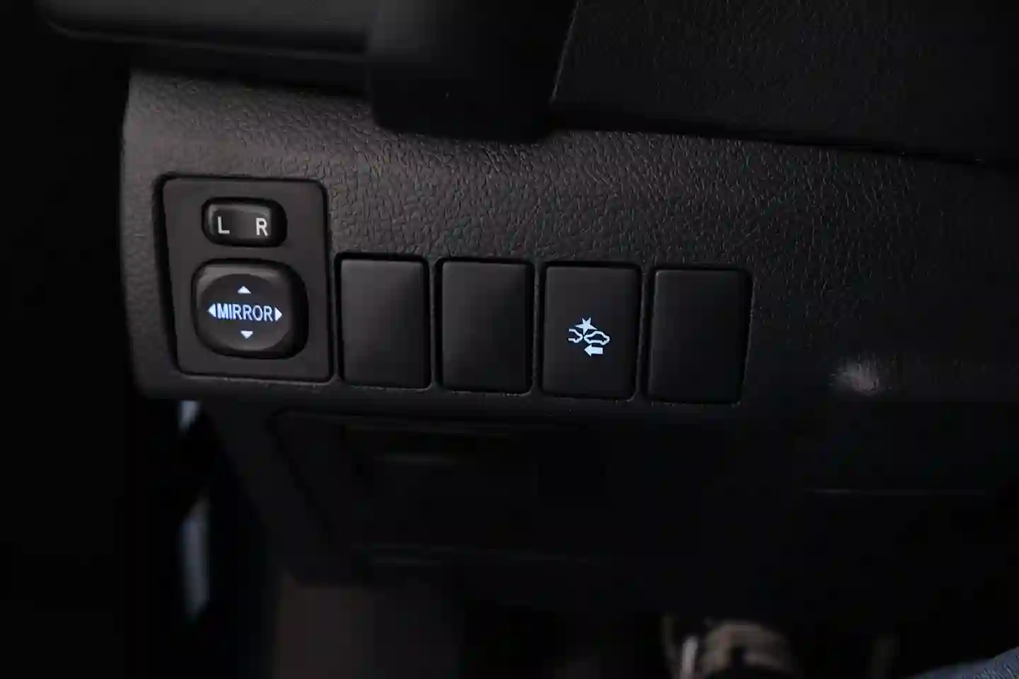 Car Image - 3dyTivQyV4aZX7KtR18IL5