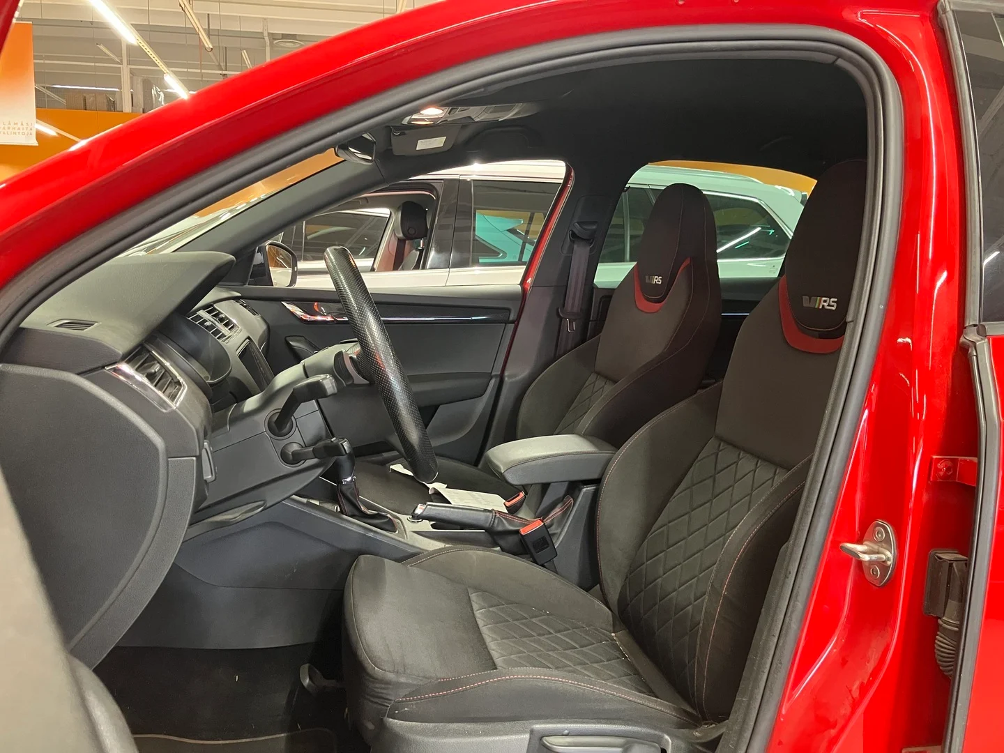 Car Image - 3MqdrCzBAIqpo7xFUzfbzZ