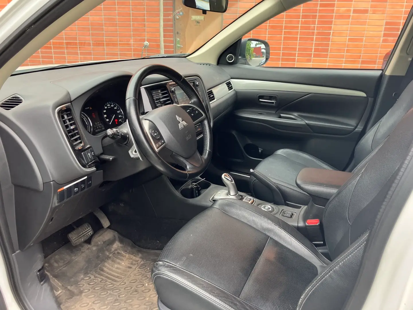 Car Image - 63fxXVb52YI3pi6iKZGJlv