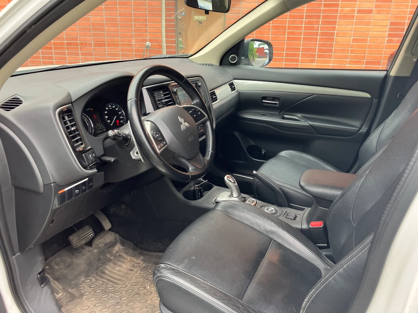 Car Image - 63fxXVb52YI3pi6iKZGJlv