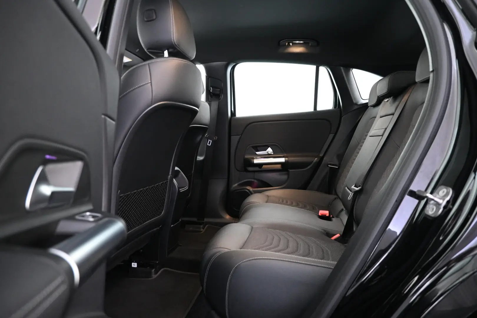 Car Image - uhrAahCGLl4loxZAeZUNF